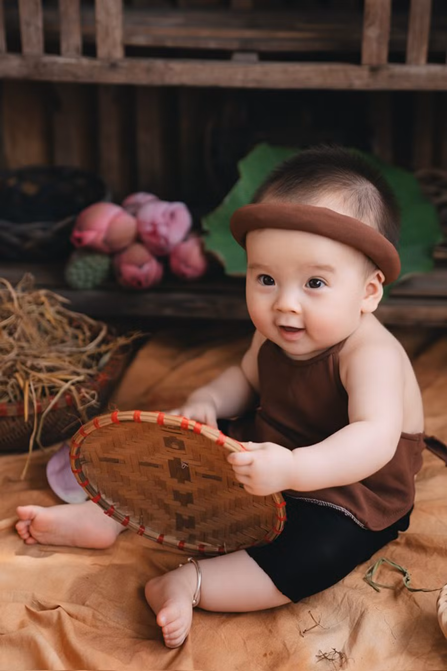 Bộ ảnh em bé bên hoa sen "đốn tim" ngàn người xem ảnh 6 Bộ ảnh em bé bên hoa sen