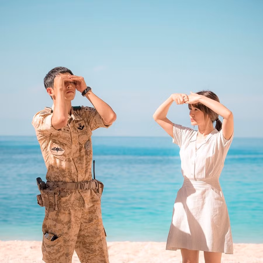 Lưu luyến hôn nhân tan vỡ, Song Hye Kyo vẫn để ảnh cưới hạnh phúc cùng Song Joong Ki