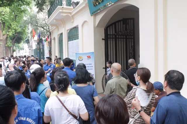 Với họ, nắng nóng lúc này đều không quan trọng
