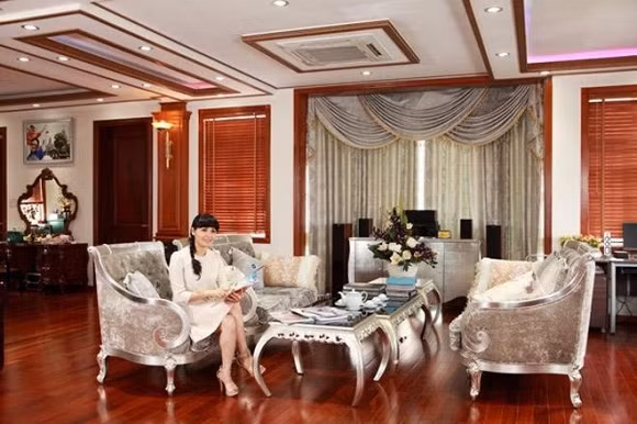 Cơ ngơi trăm tỷ của ca sĩ Trang Nhung và chồng đại gia