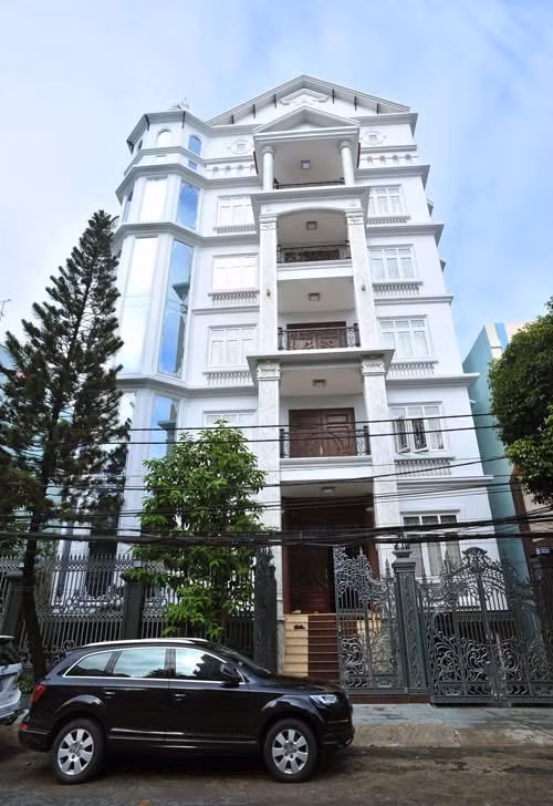 Cơ ngơi trăm tỷ của ca sĩ Trang Nhung và chồng đại gia