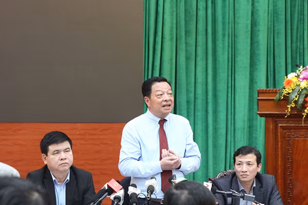 Ông Vũ Hồng Trường: "Hỏi nhà vợ chưa cho mình nhận cô dâu thì mình cưới kiểu gì". Ảnh: Hồng Nhì Không có chuyện tàu trên cao Cát Linh - Hà Đông chở khách từ 1/4