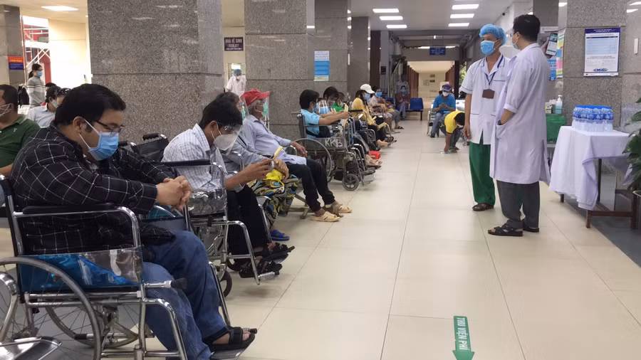 Theo dõi an toàn 30 phút sau tiêm ngừa.