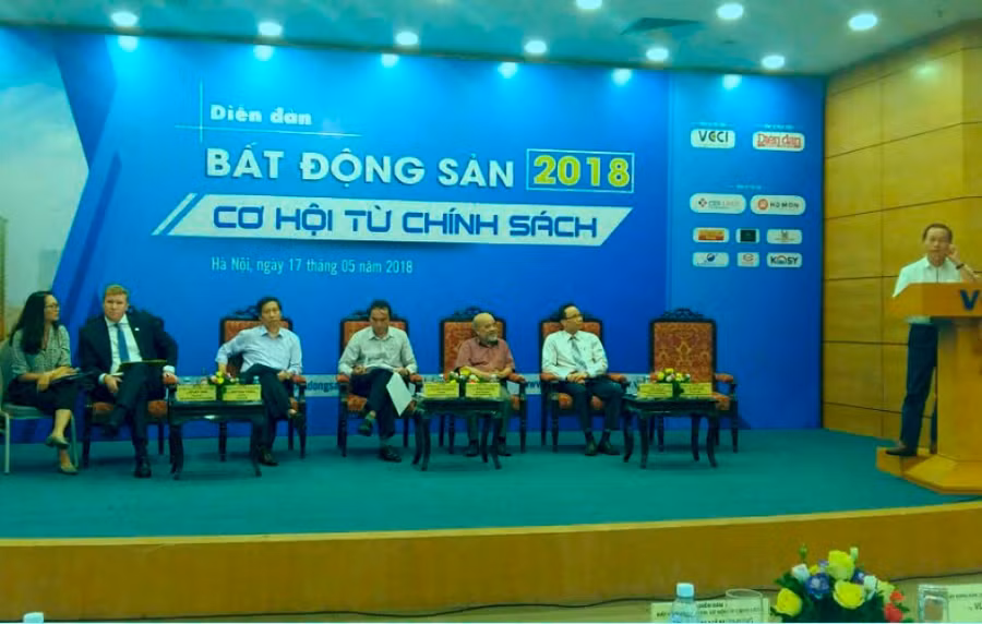Nhà đầu tư đi tìm thông tin minh bạch