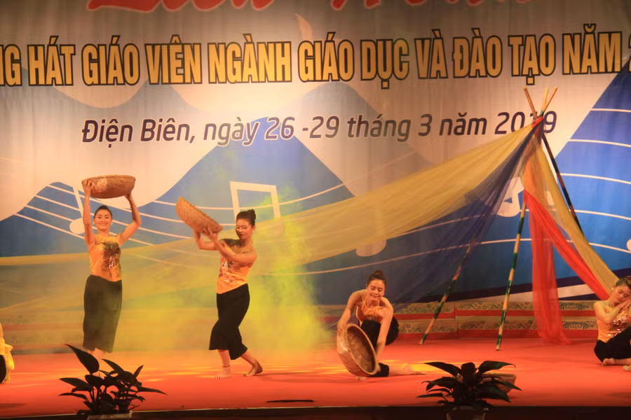 Hầu hết các tiết mục được các đơn vị trường học chuẩn bị công phu