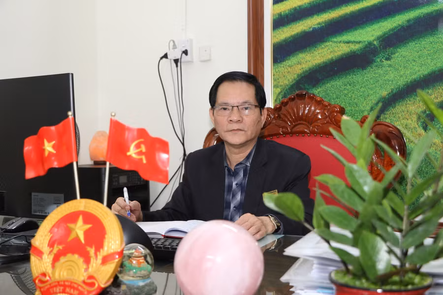 Thầy Nguyễn Bổng - Hiệu trưởng Trường THCS Hoàng Văn Thụ nhấn mạnh vai trò của công tác giáo dục pháp luật trong quá trình hình thành nhân cách của học sinh. Thầy Nguyễn Bổng - Hiệu trưởng Trường THCS Hoàng Văn Thụ nhấn mạnh vai trò của công tác giáo dục pháp luật trong quá trình hình thành nhân cách của học sinh.