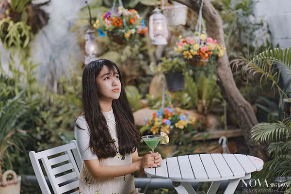 Thiếu nữ có đôi mắt buồn thay đổi chóng mặt sau 3 năm "bỗng dưng nổi tiếng"
