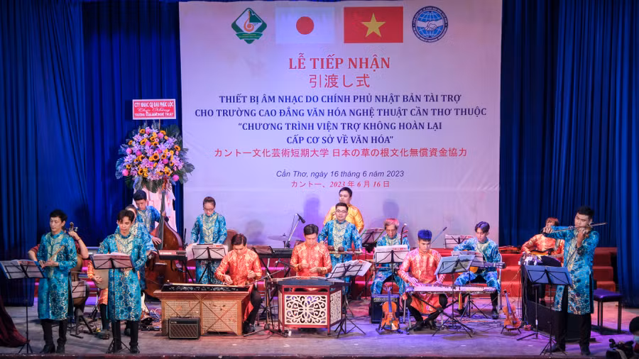 Các tiết mục biểu diễn của sinh viên Trường Cao đẳng Văn hoá Nghệ thuật Cần Thơ. Các tiết mục biểu diễn của sinh viên Trường Cao đẳng Văn hoá Nghệ thuật Cần Thơ.