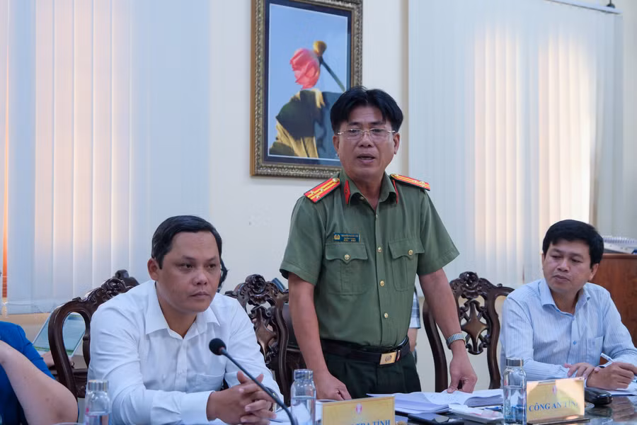 Thượng tá Nguyễn Phước Tài, Trưởng phòng Chính trị nội bộ (Công an tỉnh Đồng Tháp) cho biết tình hình kết quả triển khai an ninh trật tự trong kỳ thi. Thượng tá Nguyễn Phước Tài, Trưởng phòng Chính trị nội bộ (Công an tỉnh Đồng Tháp) cho biết tình hình kết quả triển khai an ninh trật tự trong kỳ thi.