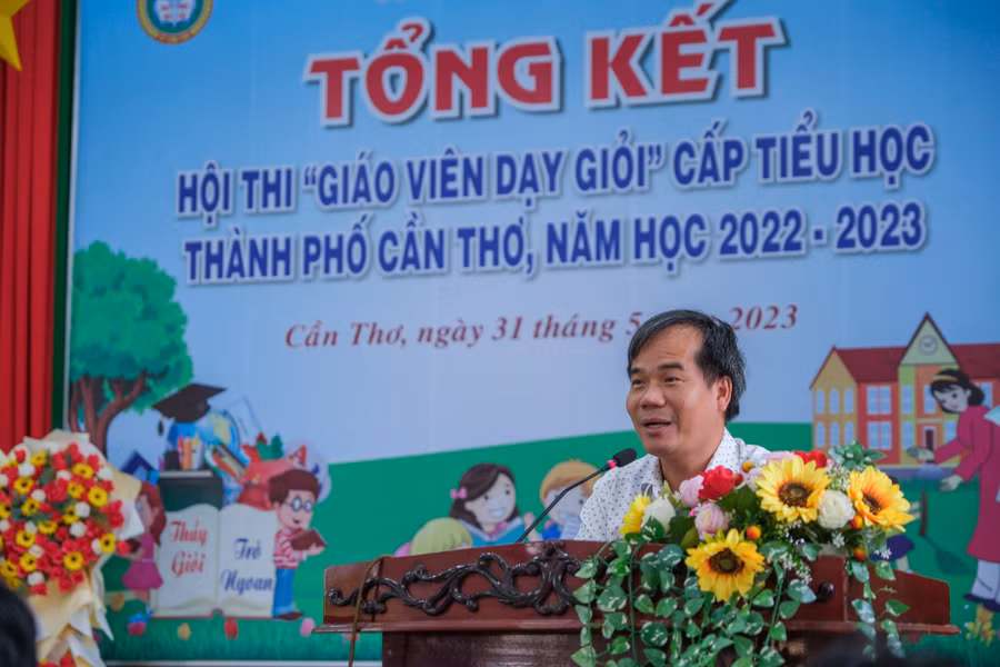 Ông Nguyễn Phúc Tăng, Phó Giám đốc Sở GD&ĐT TP Cần Thơ phát biểu tại buổi lễ. Ông Nguyễn Phúc Tăng, Phó Giám đốc Sở GD&ĐT TP Cần Thơ phát biểu tại buổi lễ.