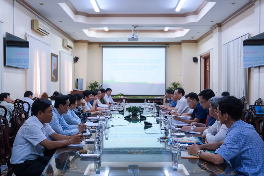 Quang cảnh buổi làm việc của Đoàn công tác số 2 với Ban chỉ đạo thi tỉnh Đồng Tháp. Quang cảnh buổi làm việc của Đoàn công tác số 2 với Ban chỉ đạo thi tỉnh Đồng Tháp.