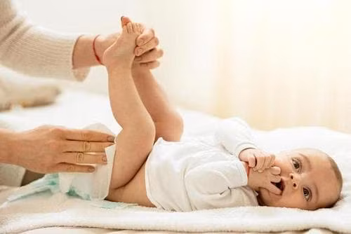 Chuyên gia gợi ý chính xác khi nào nên quần lót cho trẻ 