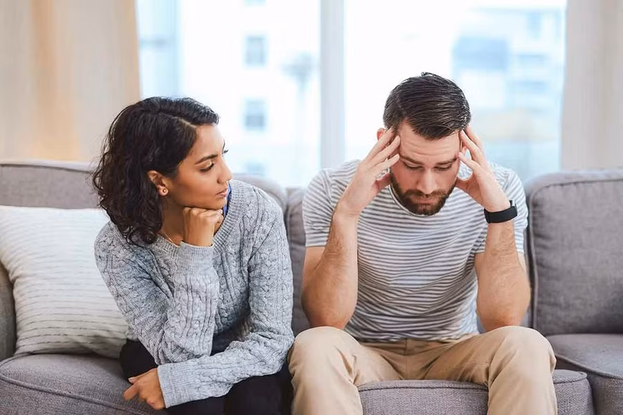 Khi bạn không hài lòng trong một mối quan hệ, bạn sẽ tìm thấy những sai sót trong mọi việc mà đối tác của bạn làm. (Ảnh: ITN).