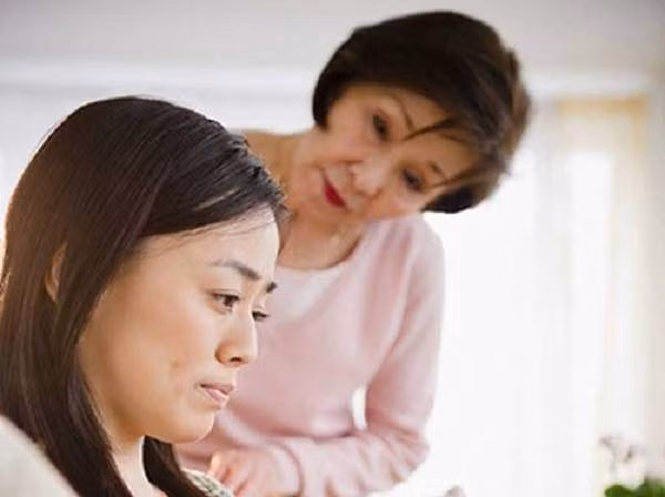 Ai mách chỗ nào có thuốc tốt hay mẹo dân gian gì, hai bà đều làm theo cho bằng được, chỉ mong vợ tôi sớm có thai. (Ảnh minh họa)