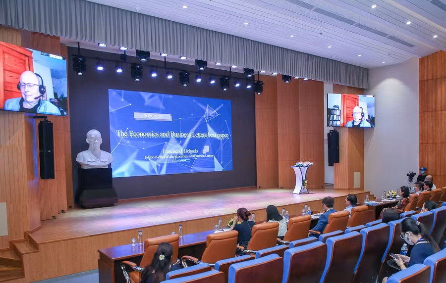 Các hội thảo quốc tế kết hợp giữa hình thức online và offline, thể hiện nỗ lực rất lớn của UEH trong các hoạt động nghiên cứu.