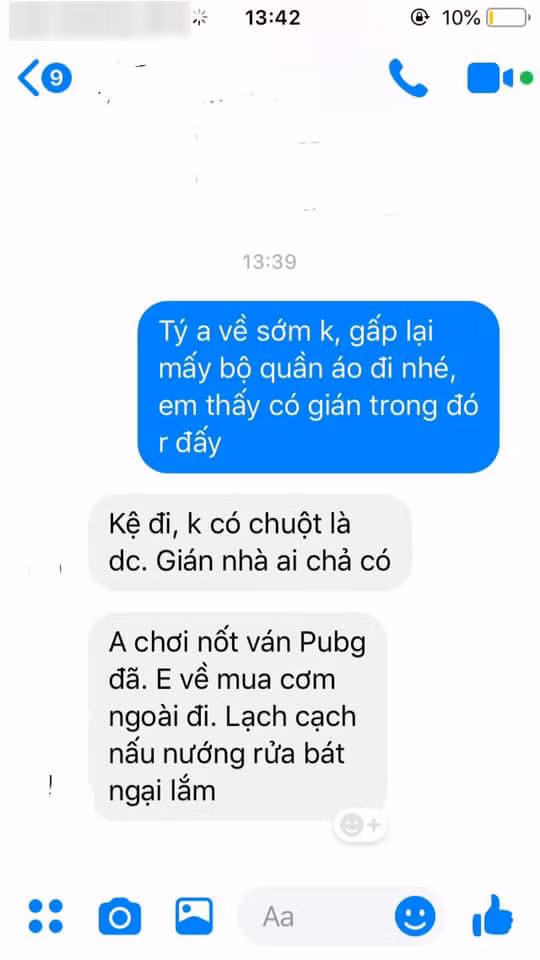 Tin nhắn cô bạn gái nói quần áo có gián nhưng anh chàng vẫn tỉnh bơ.