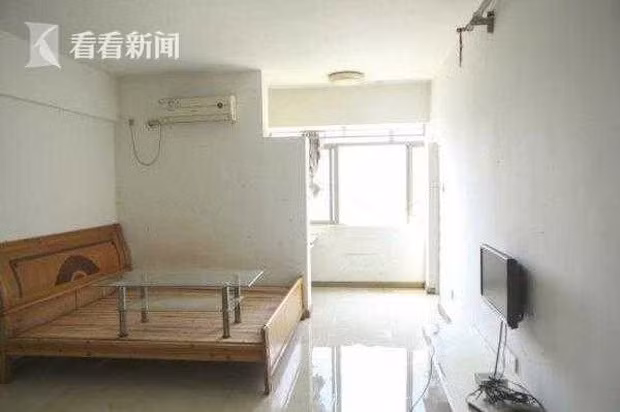 Căn phòng sau khi đã dọn sạch.