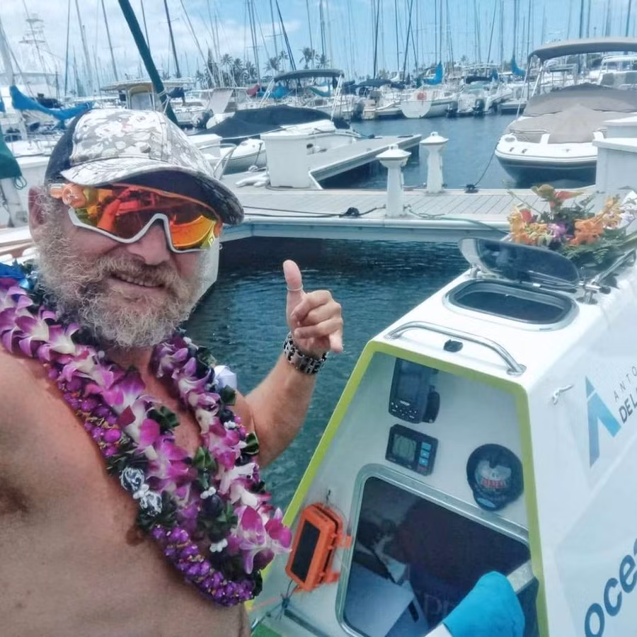 phi thuong: nguoi dan ong tu cheo thuyen suot gan 4.700 km tu chau my den dao hawaii hinh anh 2