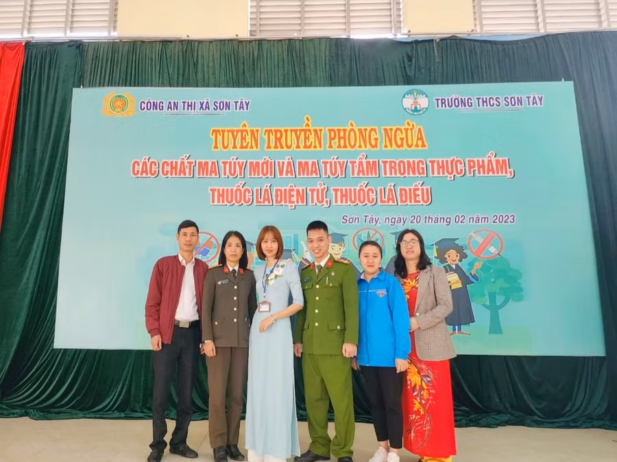 Đại diện Công an TX.Sơn Tây, Đoàn Thanh niên phường Quang Trung và Ban giám hiệu Trường THCS Sơn Tây cùng phối hợp tổ chức chương trình.