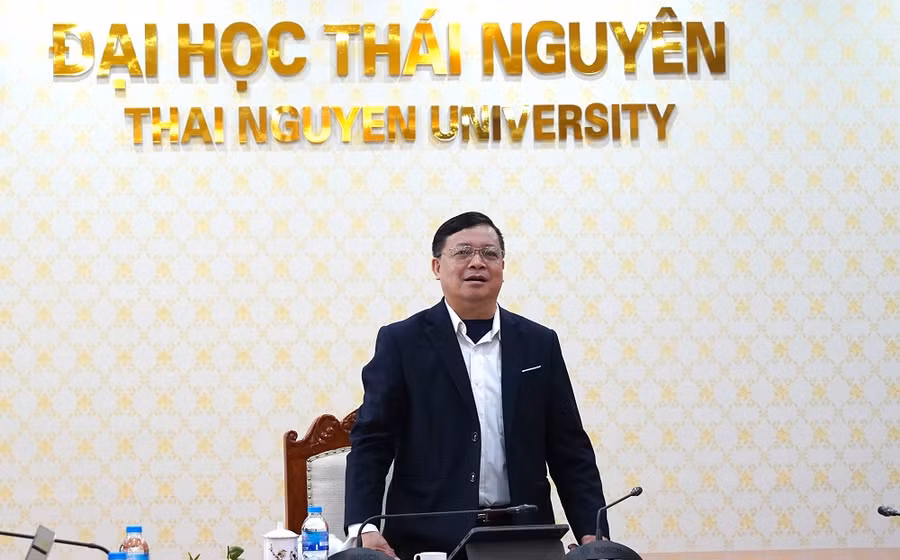 PGS.TS Nguyễn Hữu Công, Phó Giám đốc Đại học Thái Nguyên, Giám đốc Trung tâm Đào tạo từ xa phát biểu tại tọa đàm.