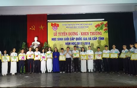 Thừa Thiên - Huế: Tuyên dương, khen thưởng học sinh giỏi năm 2017 – 2018