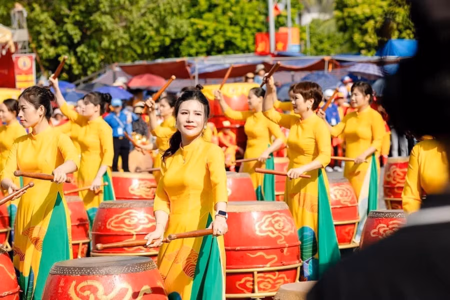 Đội trống truyền thống của phụ nữ xã Hải Xuân trong các hoạt động văn hóa, nghệ thuật của địa phương. Đội trống truyền thống của phụ nữ xã Hải Xuân trong các hoạt động văn hóa, nghệ thuật của địa phương.