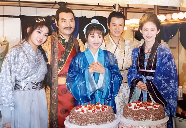 hau-truong-chua-tung-he-lo-cua-luong-son-ba-chuc-anh-dai-10