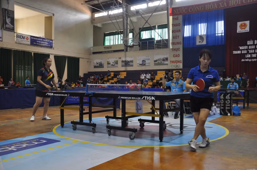 Vẻ mặt tiếc nuối của vận động viên sau một pha bóng tranh chấp