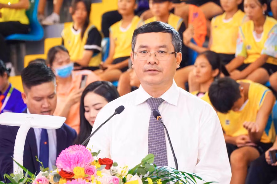 Thứ trưởng Bộ GD&amp;ĐT Nguyễn Văn Phúc phát biểu tại lễ khai mạc.