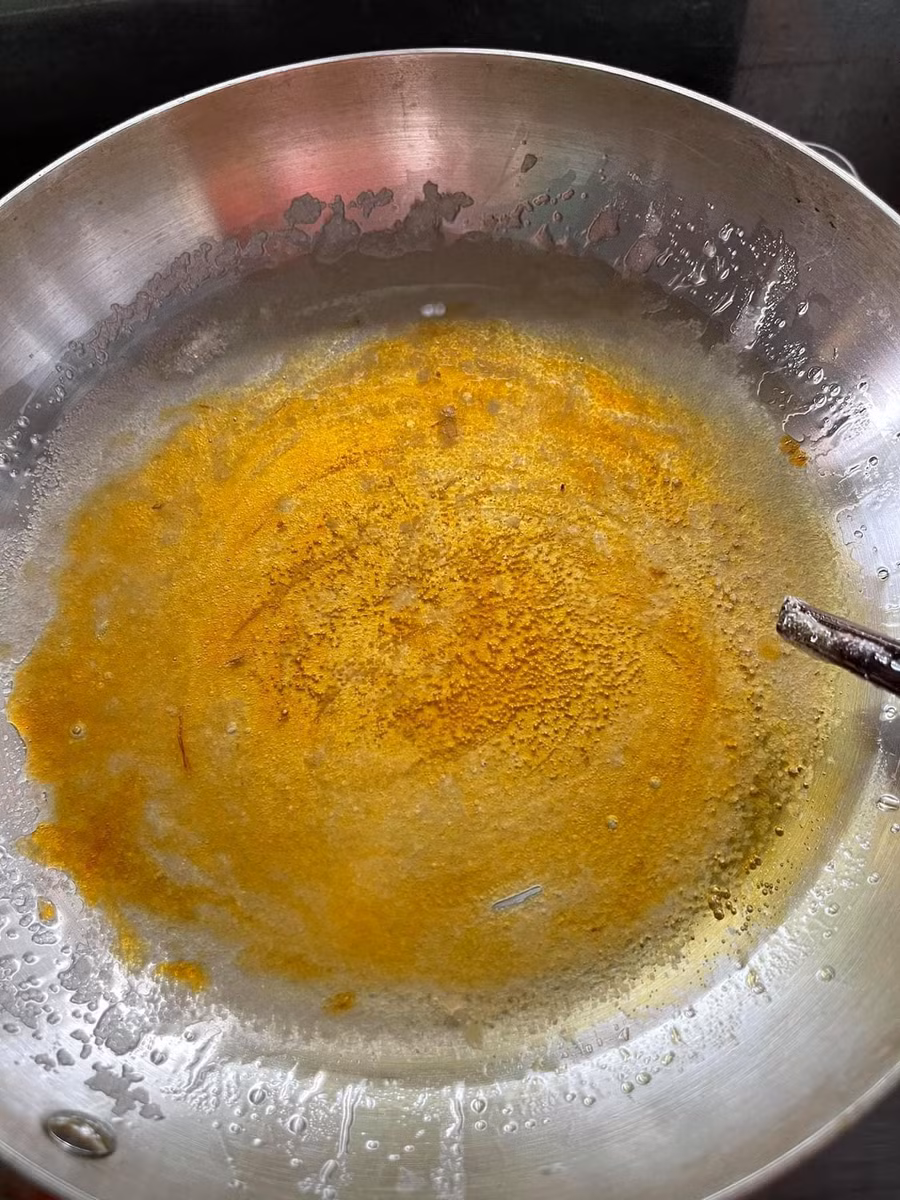 Thắng màu Caramel.