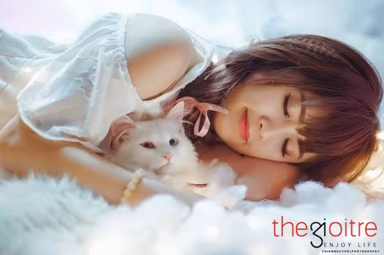 Trong bộ ảnh kỉ niệm tuổi 24, Hằng đã thực hiện bộ ảnh với phong cách nhẹ nhàng nữ tính và cô nàng cho biết đây chính là hình ảnh cô nàng muốn tạo dựng trong tương lai.