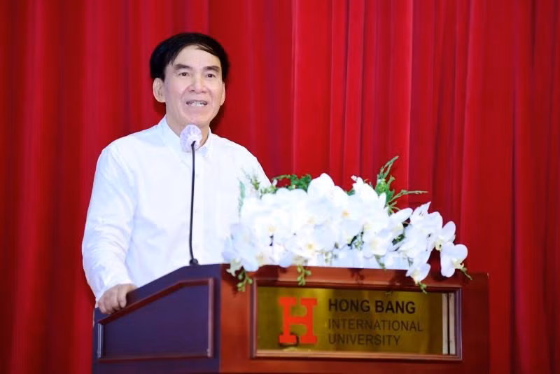 GS.TS.BS Phạm Văn Lình – Hiệu trưởng HIU phát biểu tại lễ ký kết