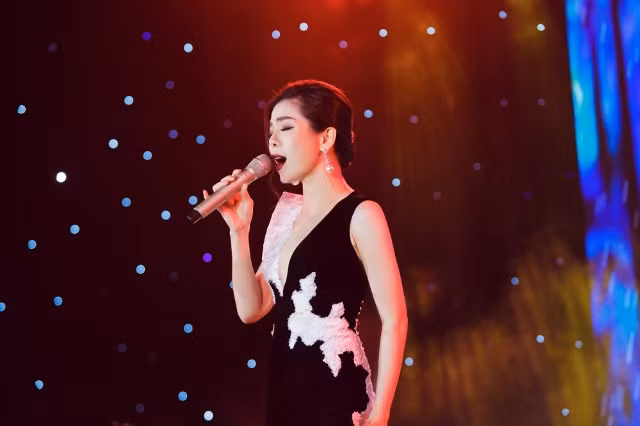 Lệ Quyên và ê kíp làm việc liên tục, thậm chí có cả những đêm không ngủ.
