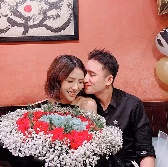 Bạn gái hot girl của Phan Mạnh Quỳnh mua nhà tiền tỷ trước lễ cưới ảnh 2 Bạn gái hot girl của Phan Mạnh Quỳnh mua nhà tiền tỷ trước lễ cưới
