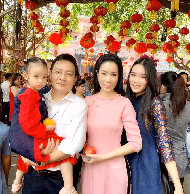 Trịnh Kim Chi hé lộ ảnh cưới cách đây 19 năm - ảnh 1