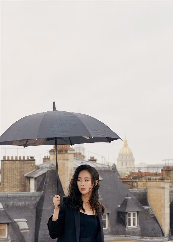 Bất chấp bị phản đối hẹn hò với "tình cũ Đường Yên", Trương Quân Ninh vẫn đẹp xuất sắc tại trời Tây ảnh 3
