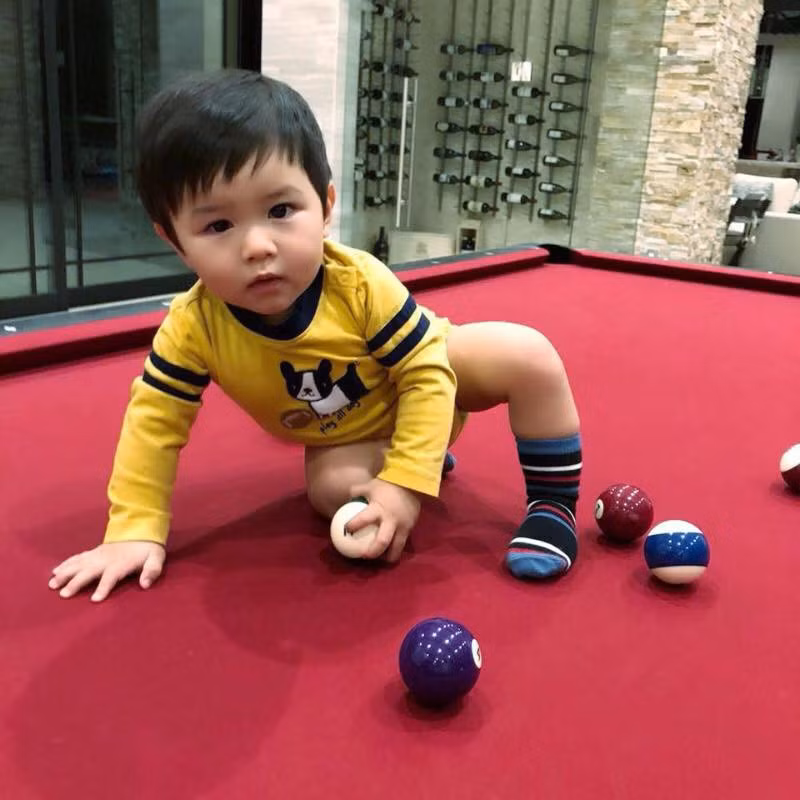 Cuộc sống của các Rich kid thế hệ 10X nhà sao Việt: Ở biệt thự triệu đô, tủ đồ ngập hàng hiệu, du lịch khắp thế giới ảnh 22