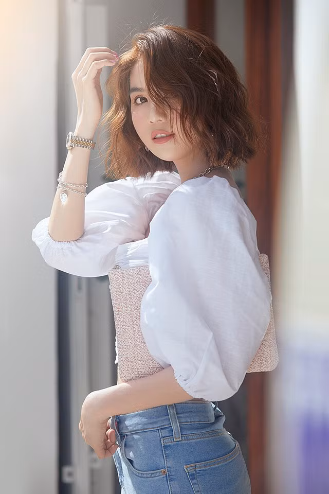 Đăng status lạ, Ngọc Trinh dính nghi vấn đã chia tay người tình đại gia ảnh 3 Ngọc Trinh triết lý yêu đương vỡ mộng, dân mạng nghi Ngọc Trinh đã chia tay người tình đại gia-4