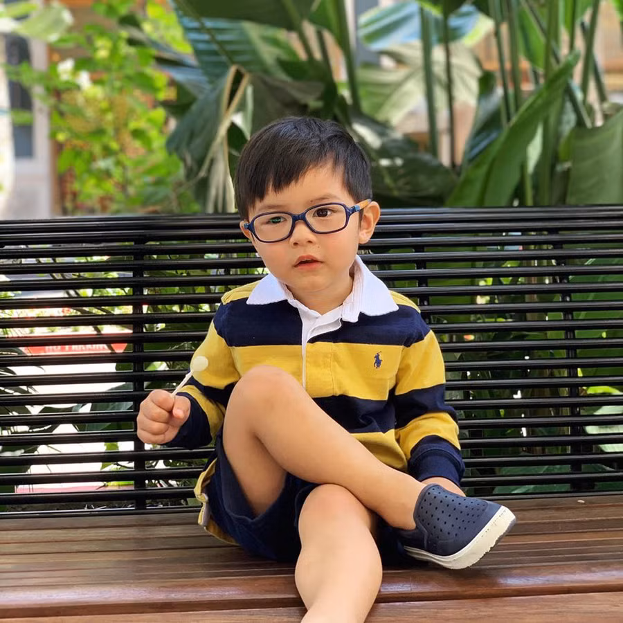 Cuộc sống của các Rich kid thế hệ 10X nhà sao Việt: Ở biệt thự triệu đô, tủ đồ ngập hàng hiệu, du lịch khắp thế giới ảnh 19
