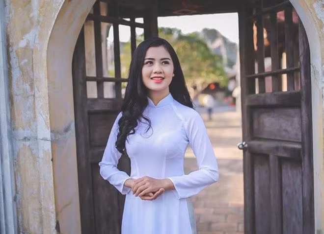 Thùy Phương có gương mặt xinh xắn, hiền hậu.