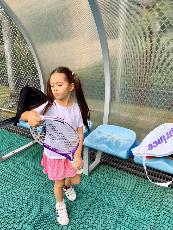 Cuộc sống của các Rich kid thế hệ 10X nhà sao Việt: Ở biệt thự triệu đô, tủ đồ ngập hàng hiệu, du lịch khắp thế giới ảnh 46