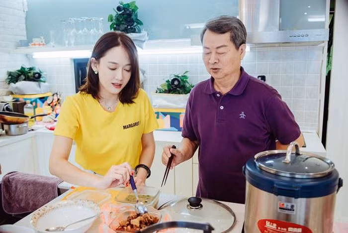 U40 "Đông Phương Bất Bại" Trần Kiều Ân khoe nhan sắc trẻ đẹp như gái đôi mươi ảnh 6