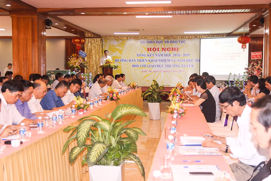 Hội nghị tổng kết năm học 2018 - 2019, triển khai nhiệm vụ năm học 2019 - 2020 đối với GDTX