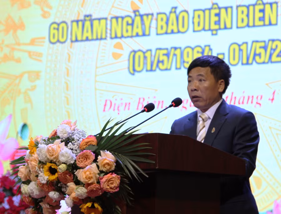 Ông Phạm Ngọc Hân, Tổng Biên tập Báo Điện Biên Phủ phát biểu tại lễ kỷ niệm. Ông Phạm Ngọc Hân, Tổng Biên tập Báo Điện Biên Phủ phát biểu tại lễ kỷ niệm.