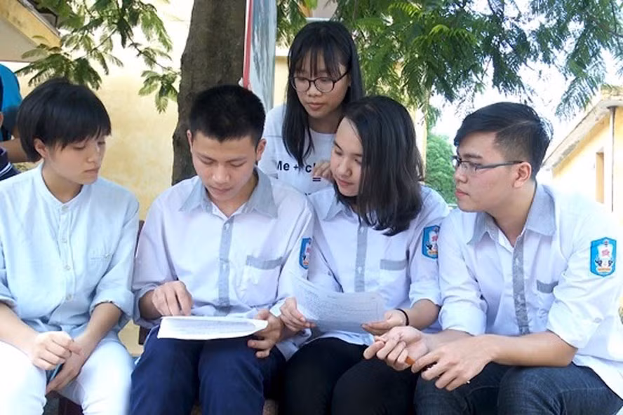 Việc có các câu hỏi mở trong đề kiểm tra nhằm phát triển toàn diện năng lực, phẩm chất người học.	Ảnh minh họa: H.N