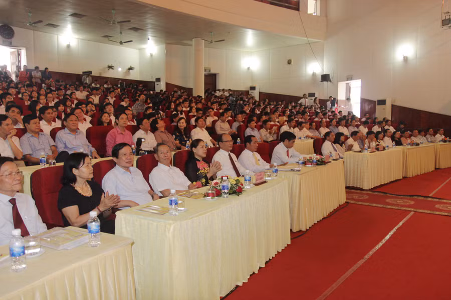 Các địa biểu dự lễ vinh danh học sinh giỏi năm học 2017 – 2018 Các địa biểu dự lễ vinh danh học sinh giỏi năm học 2017 – 2018