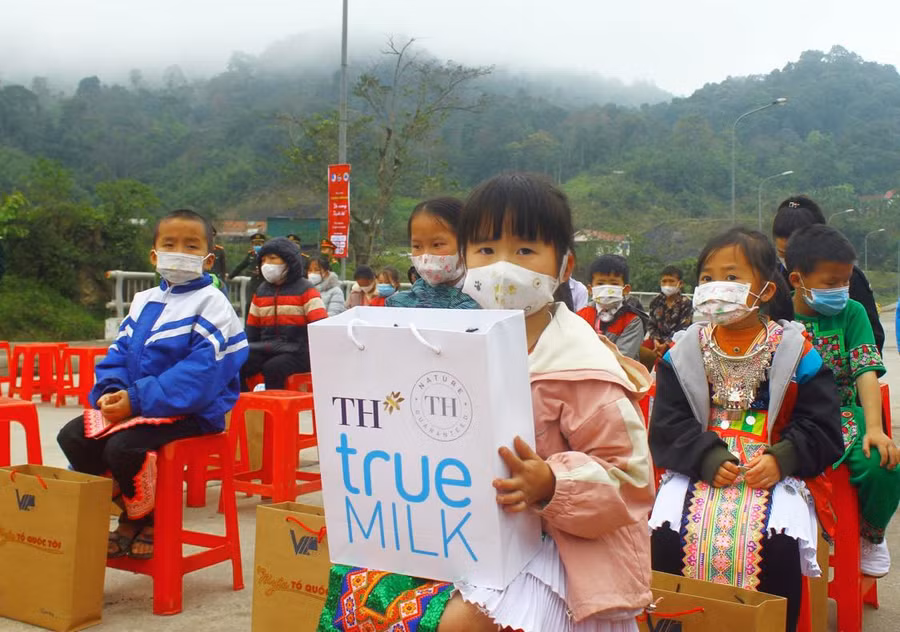 Tặng 1.000 nhà vệ sinh cho các trường học ở địa bàn biên giới khó khăn