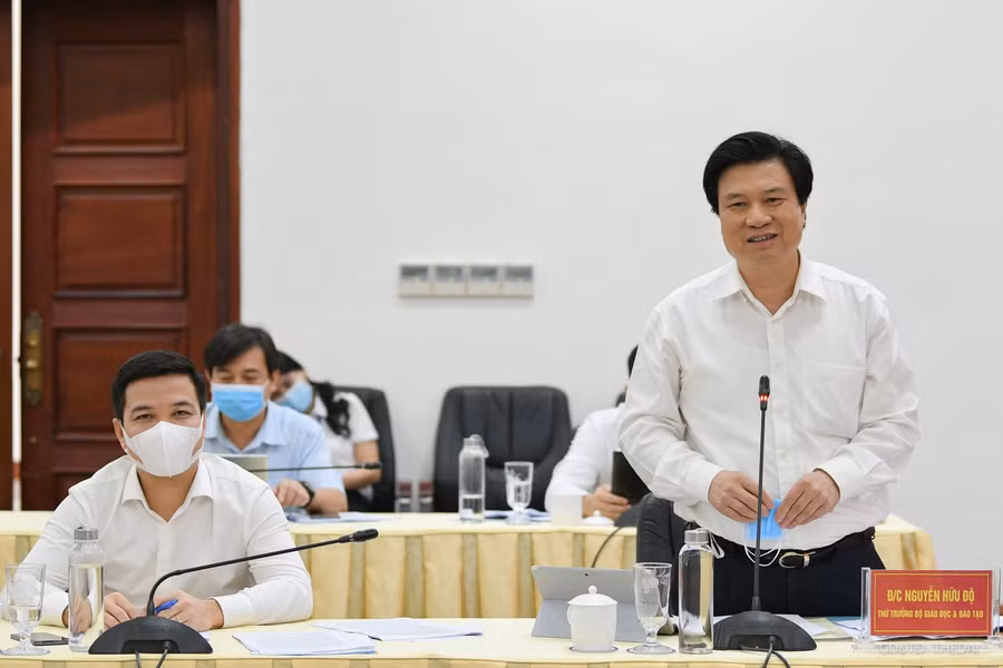 Thứ trưởng Nguyễn Hữu Độ yêu cầu phải đảm bảo quyền lợi cho thí sinh dự thi tốt nghiệp THPT.