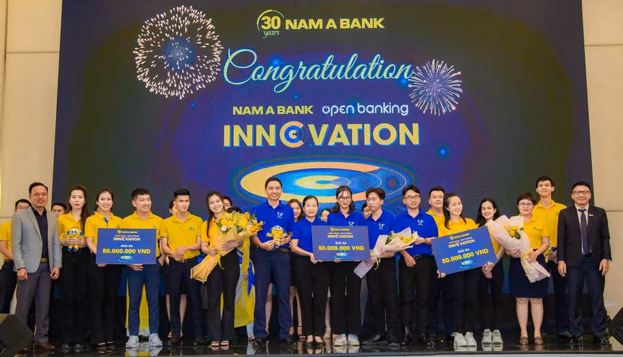 Vượt qua các đối thủ “nặng ký”, Nam A Bank Đồng Tâm, Nam A Bank Hàm Nghi &amp; Nam A Bank Thủ Đức, Trường ĐH Lạc Hồng đã giành được Giải Ba.