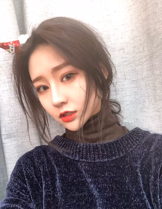 Lỡ tay tắt nhầm filter làm đẹp lúc livestream, hot girl Trung Quốc mất hơn trăm ngàn lượt follow vì để lộ nhan sắc thật - Ảnh 3.